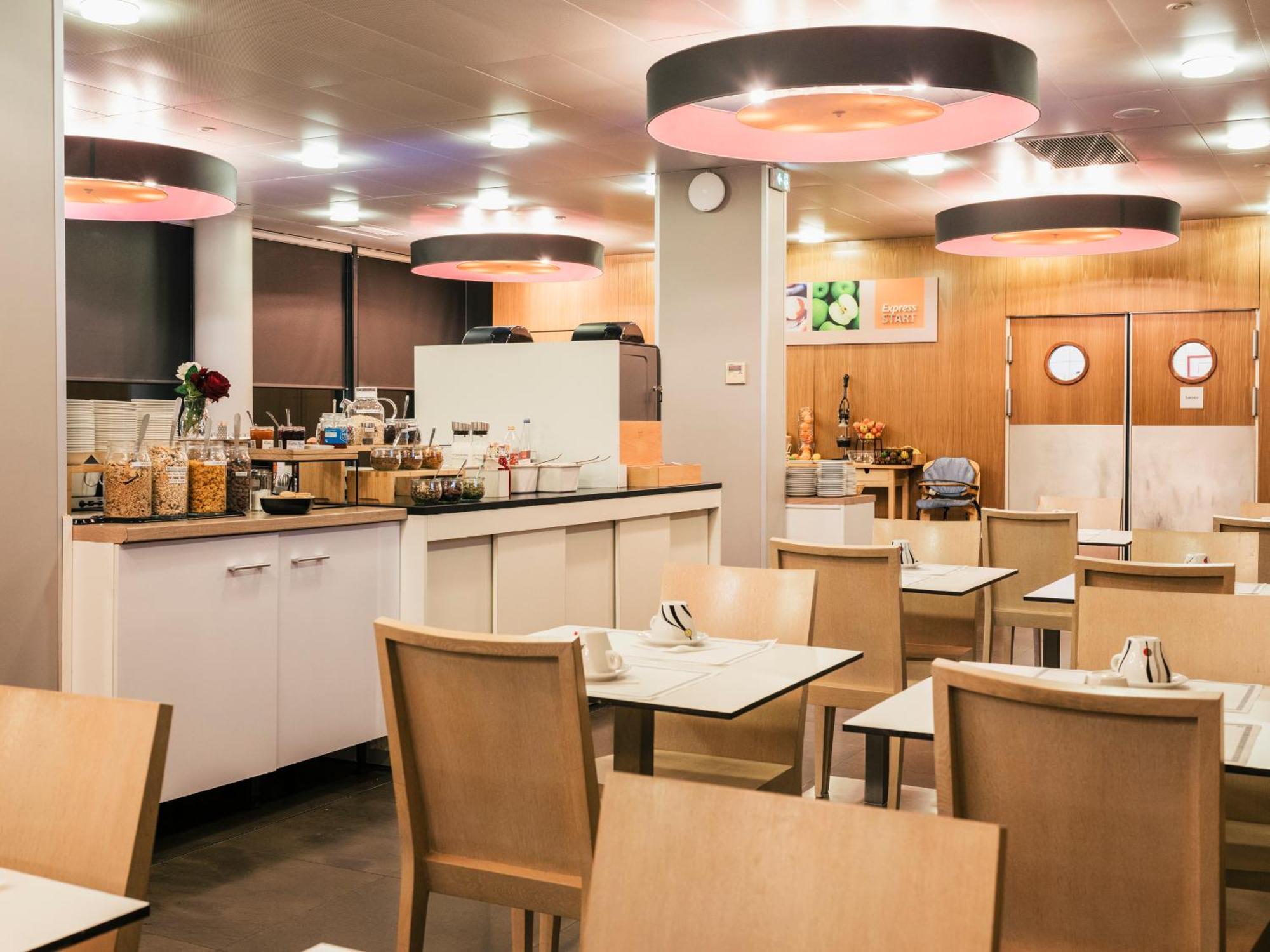 Holiday Inn Express Saint-Nazaire By Ihg Esterno foto