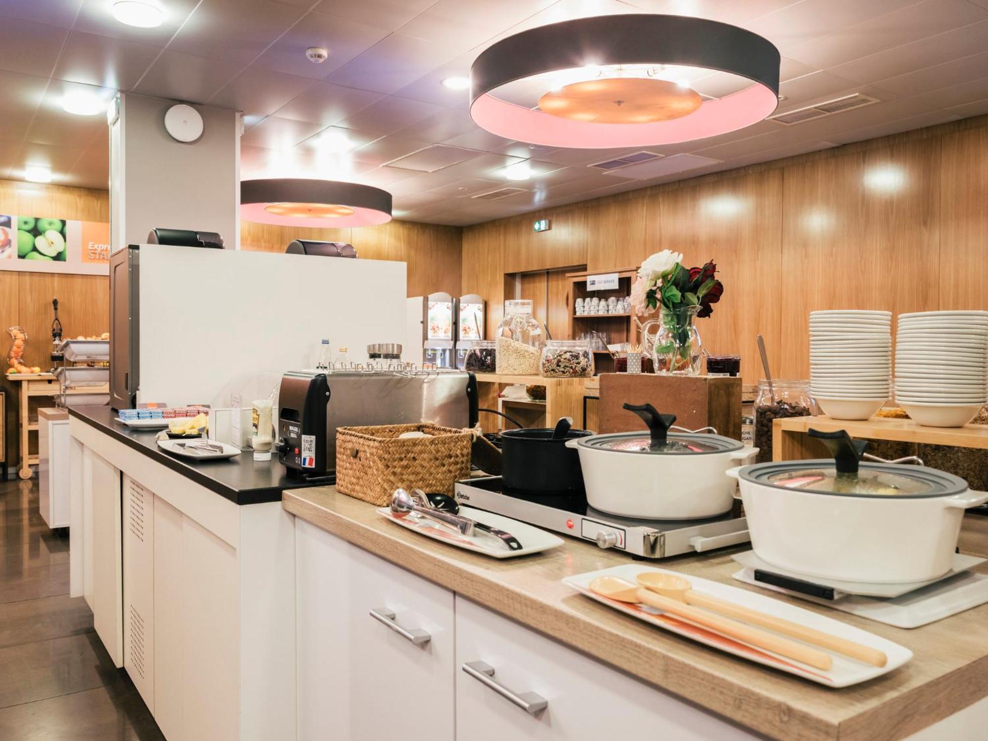 Holiday Inn Express Saint-Nazaire By Ihg Esterno foto